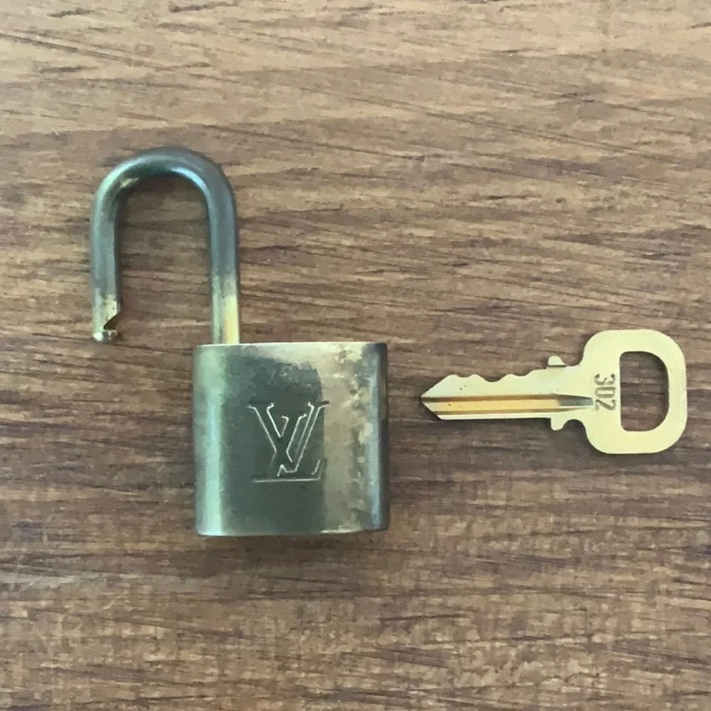 Louis Vuitton Brass '302' Padlock in Goldtone with Goldtone Key [a]